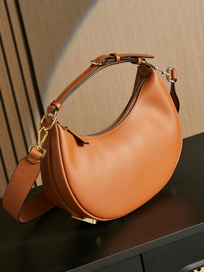 フェンディバッグ着用イメージ